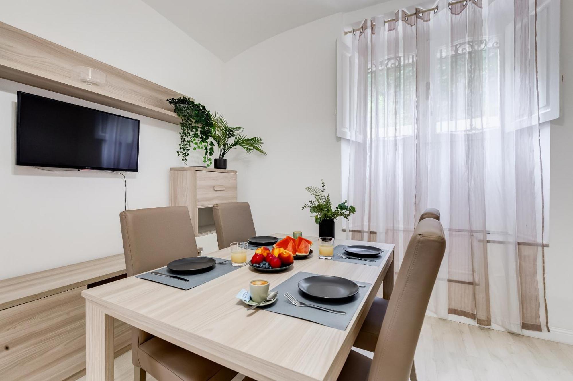 Vivilo Collection - Brescia Central Apt - 2Bd 2 Baths Apartment Rome Luaran gambar