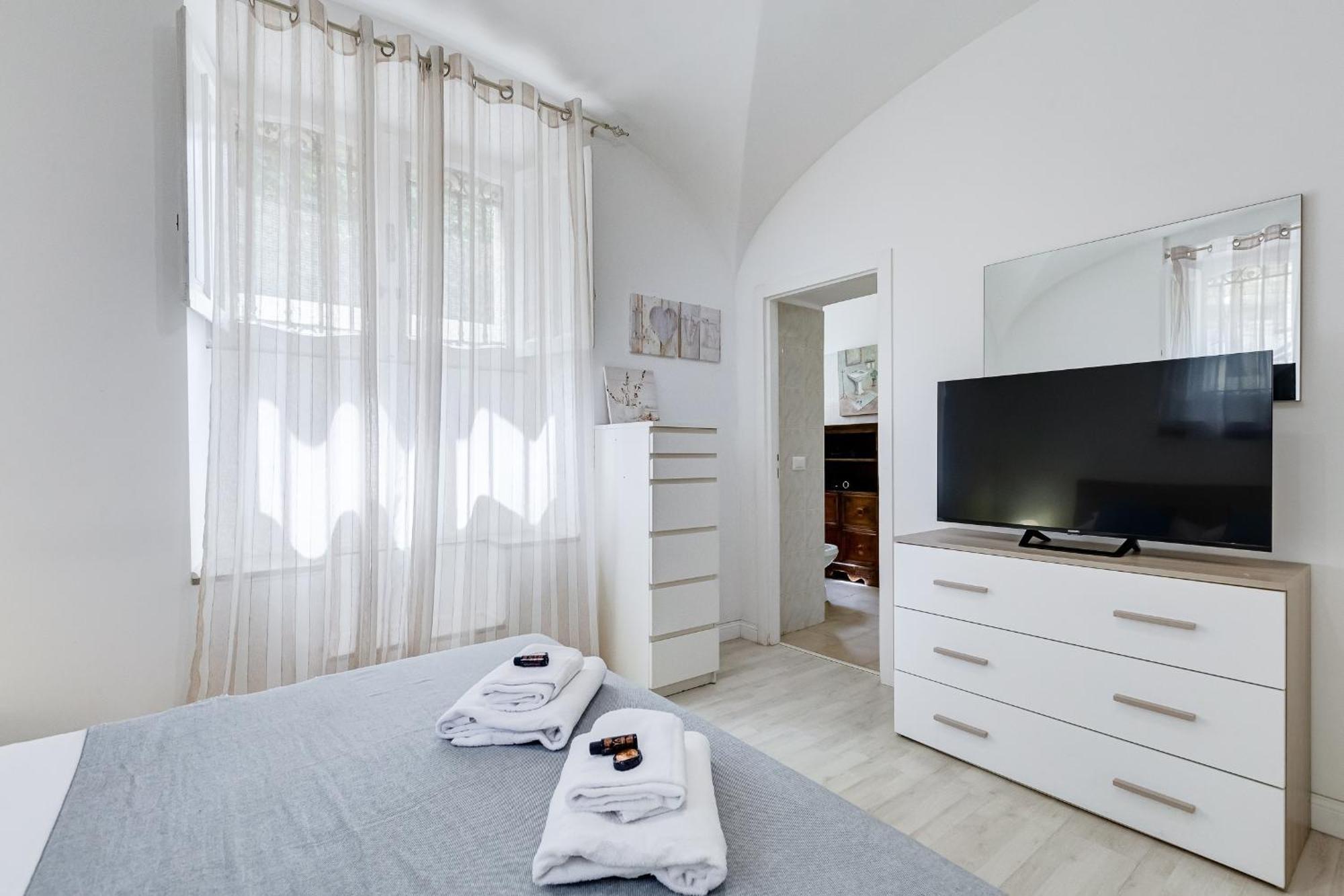 Vivilo Collection - Brescia Central Apt - 2Bd 2 Baths Apartment Rome Luaran gambar